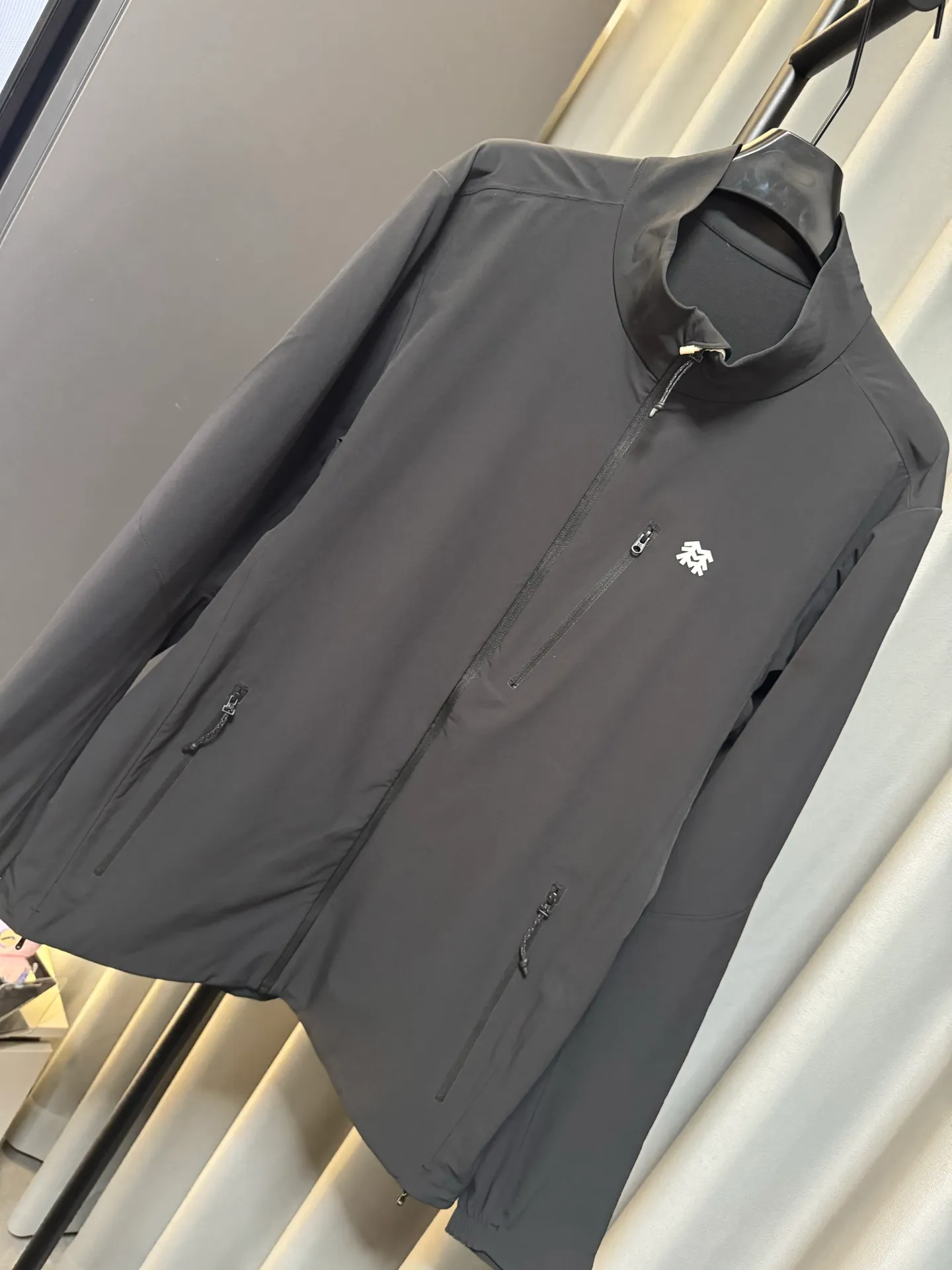 [Premium Replica] KOLON SPORT/Kolon 26Fw TECHSHELL 3L soft shell jacket, stretch thin jacket (black), originally purchased from KF, exclusive customization, custom dyed fabric, light and breathable, windproof and water repellent, hand pockets, taped inside, comfortable and not stuffy, look for the correct version Size: m/l/xl/2xl/3xl/4xl